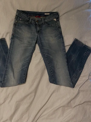 Replay jeans - Ett par fina Jeans i storlek W28 och L32.  Passar perfekt om du är cirka 175
