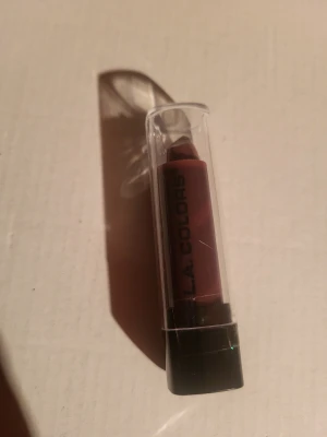 Vintage L.A. COLORS lipstick Frozen Berry  - Not sold in Sweden! New with tags. IMPORTANT: This shade is still available, but this version is not!  Bundle discounts: two items 5% off (automatic) three items 10% off, five items 20% off. Message me before purchasing 3+ items for discount.