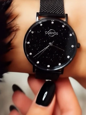 Damklocka fr Cosmos Sweden 🇸🇪safir glas rostfritt. Först tillkvarn‼️ - Mest sålda cosmos kocka som heter Supernova  BigBang kollektion ! Stilren svart klocka från Cosmos med gnistrande urtavla och diskreta stenar som timmarkeringar. Klockan har ett elegant meshband i metall och minimalistisk design som passar till alla outfits.  Dial Diameter: 32 mm Movement: Japan Material: Stainless Steel 316L Glass: Sapphire Water Resistance: 3 ATM Additional Information Comes with Box Tool Kit for Strap Adjustment Materials: Stainles.  ORD PRIS 1999kr. ⛔️‼️Först tillkvarn 