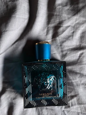 Versace Eros EDP - Säljer min Eros EDP till billigt pris då den har använts flitigt under tidigare år