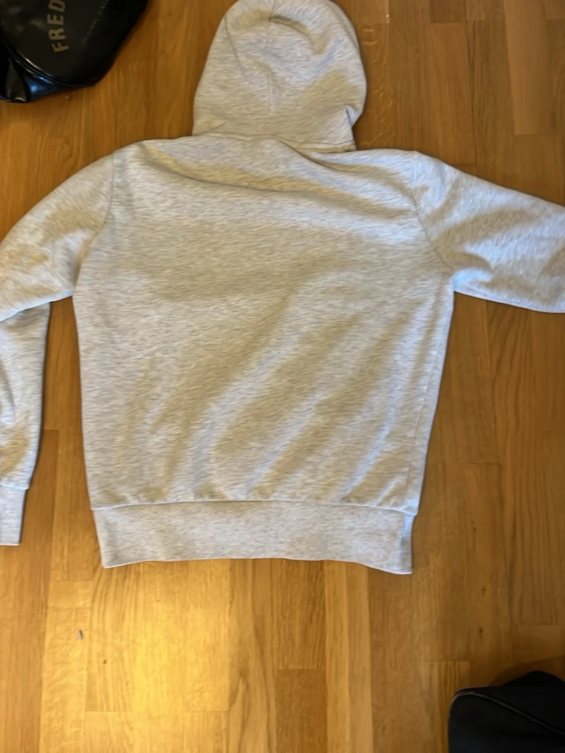 Ljusgrå Superdry hoodie med tryck - 1