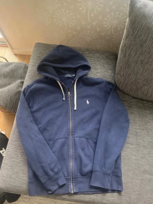 Ralph lauren hoodie - M, liten skada på armbågen som knappt syns