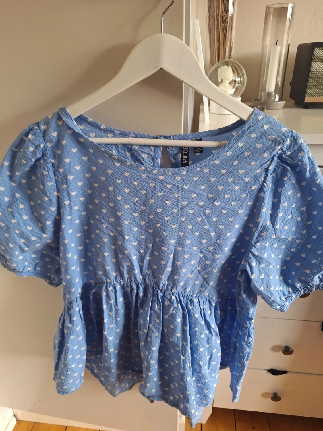 Blå blus med hjärtmönster från PIECES
