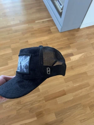 Magior keps  - Hej, jag säljer en Magior keps i väldigt bra pris, det är en väldigt stilren keps och funkar till nästan alla outfits. 