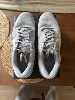 Kobe 8 ”Wolf Grey” - Säljer mina Kobe 8 wolf grey, då de inte kommer till användning längre. Pris kan diskeueras vid snabbt köp. Storlek 46, 12 i US