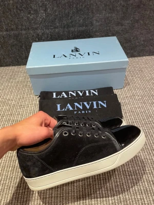 Lanvin skor  - Hej, säljer nu dessa svin snygga lanvin skor. Skorna är i extremt bra skick!  Begränsat antal boxar och dustbag. Hör av dig vid frågor.