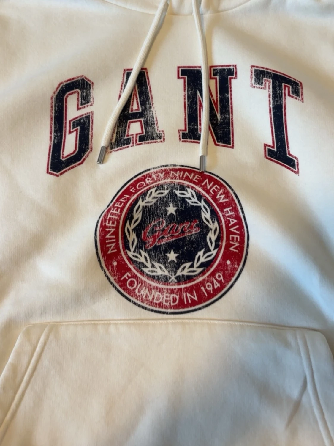 Vit hoodie från GANT med tryck - 1