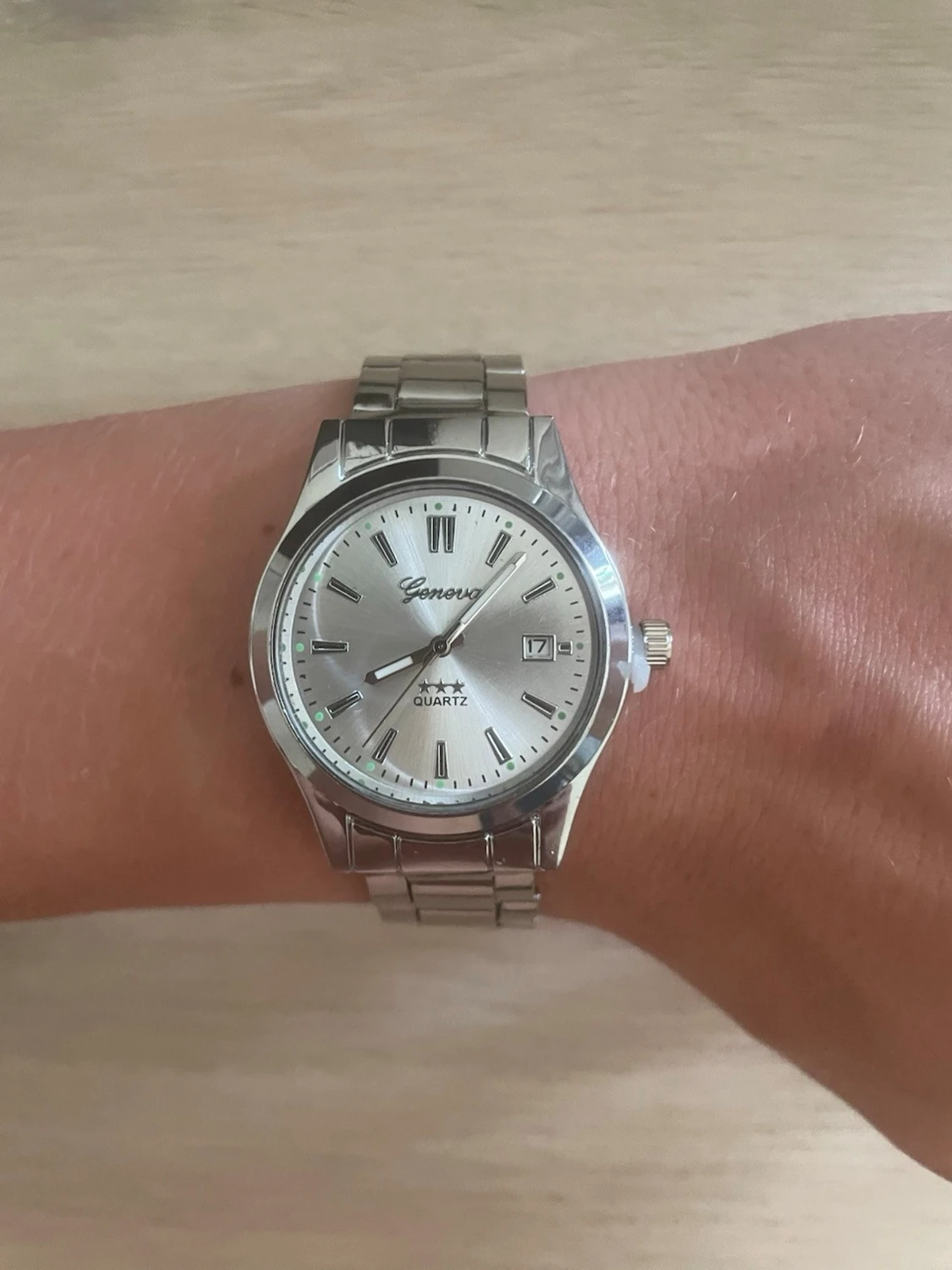 Silverfärgad klocka
