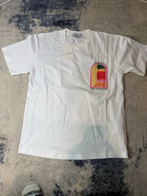 Casablanca T-shirt  - Skick som på bilderna. Box tillkommer! Upphämtning i Upplands Väsby eller utkörning 100kr+ är möjligt