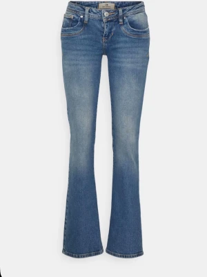 Blå bootcut jeans från LTB - Snygga blå bootcut jeans från LTB midja 26 och längd 30, jättefint skick och knappast använda. 
