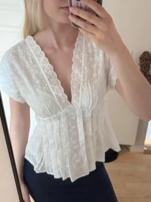 Helt slutsåld gina topp - Helt slutsåld topp från Gina som är väldigt populär! Strl xs🩷 Använd fåtal ggr, köpt för 450:- inkl frakt