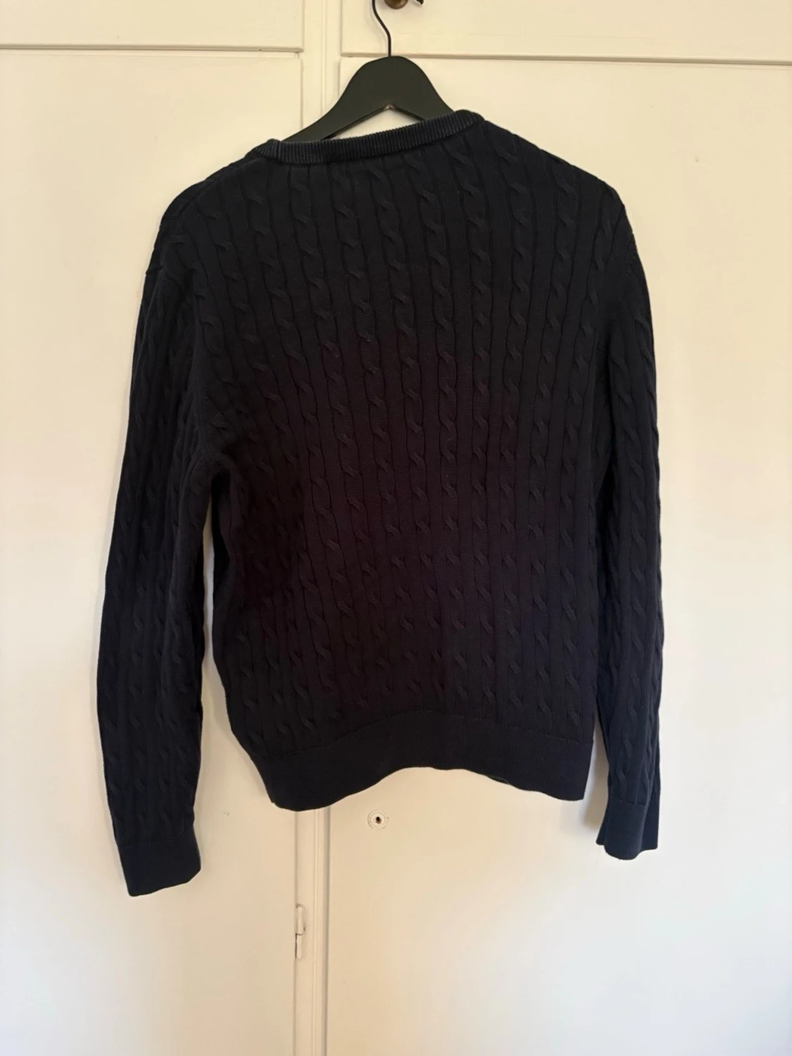 Mörkblå kabelstickad tröja GANT - 1