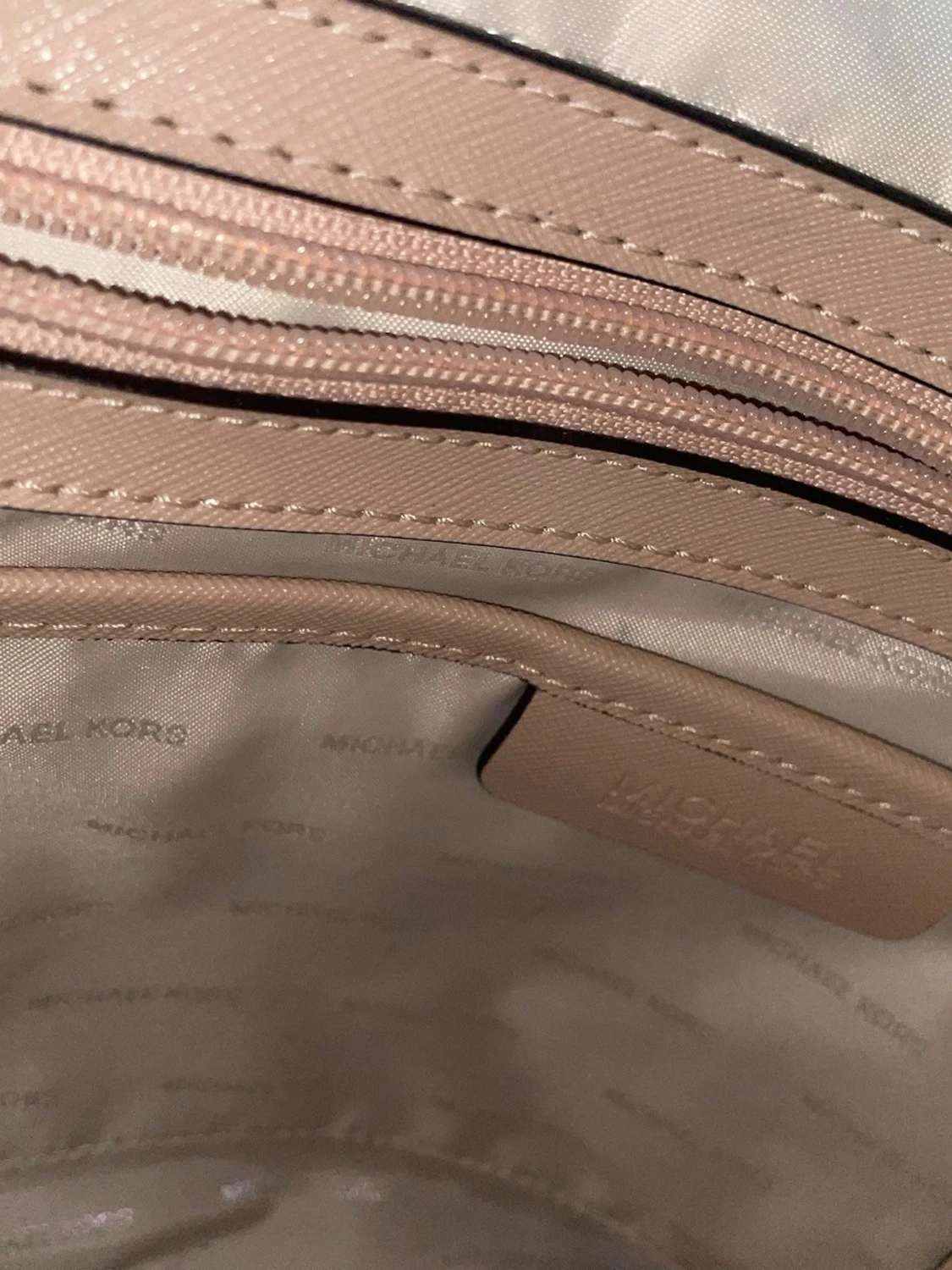 Beige handväska från Michael Kors - 2