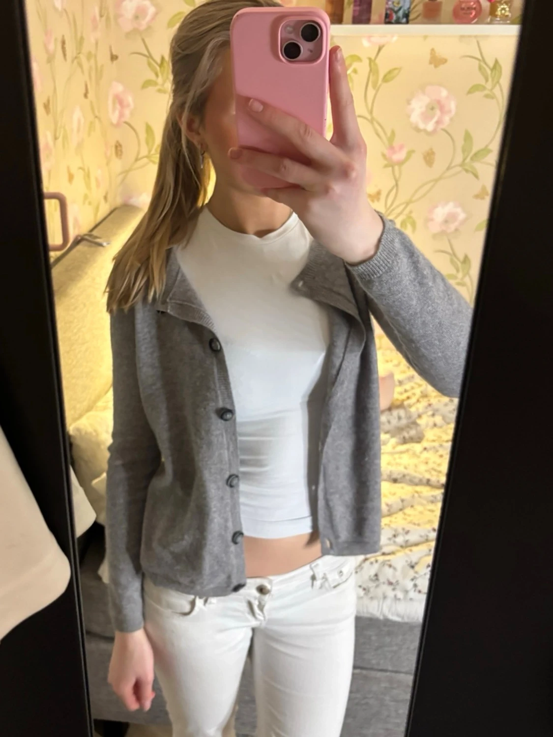 Grå kaschmir kofta med knappar