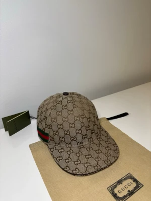 Gucci keps - Säljer en helt ny Gucci keps. Finns fler kepsar på profilen!!