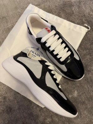 Sneakers  - Storlek 39