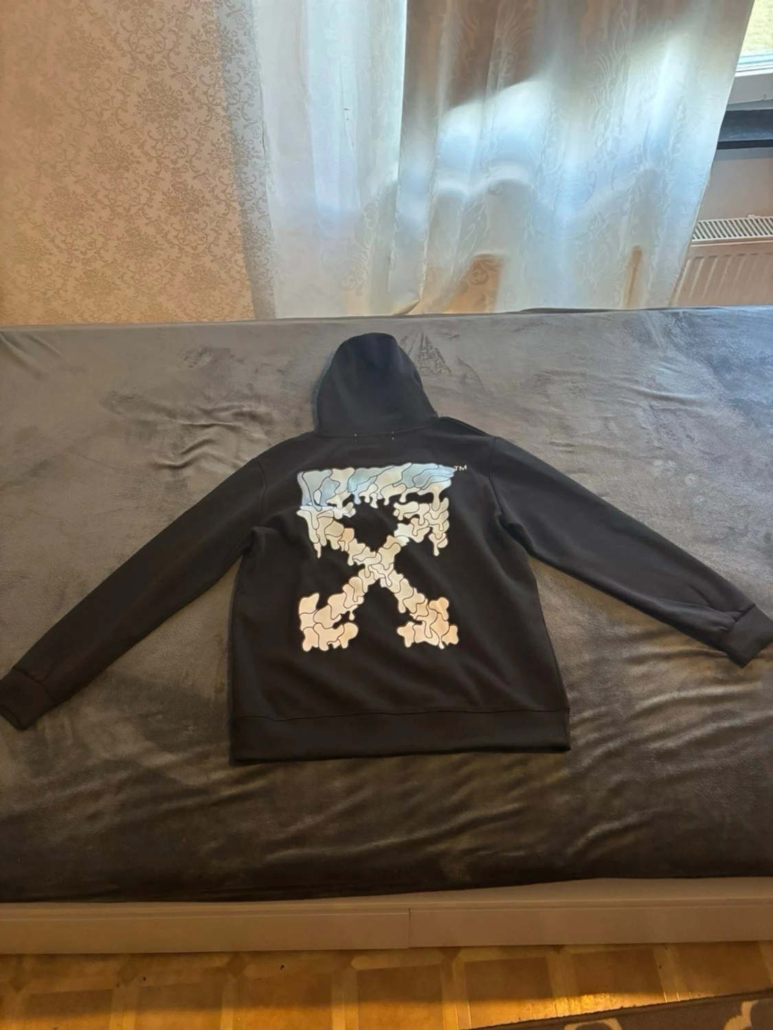  Off-White hoodie - 1