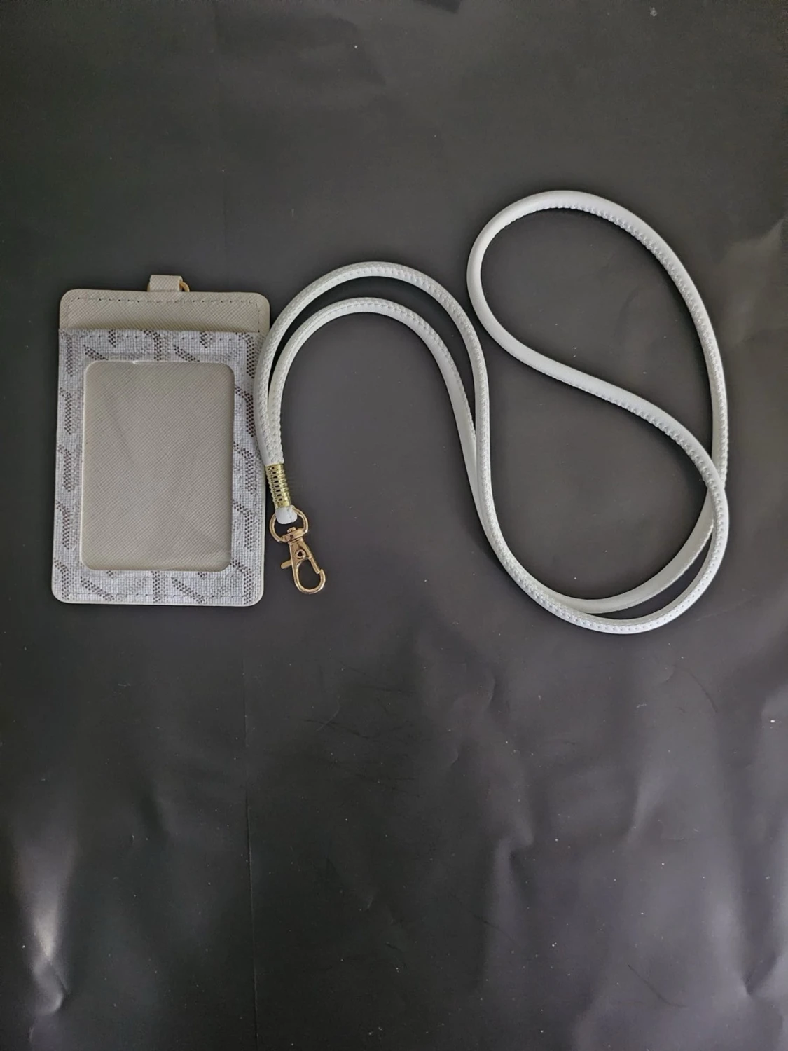 Vit korthållare med snodd - 1