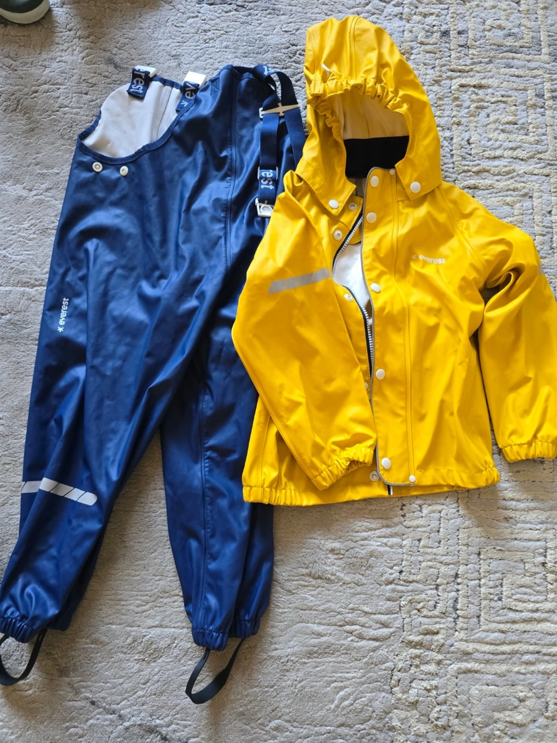 Gul regnjacka från Everest