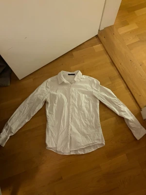 Vit skjorta - .