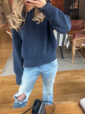 Mörkblå stickad hoodie Gina - Jättemysig stickad hoodie💓💓