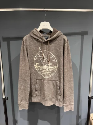Abercrombie & Fitch Hoddie Storlek S - Säljer en Abercrombie & Fitch Hoddie|Storlek:S|Skick:9/10|Pris:599|Frakt:24h| Vid frågor och funderingar är det bara att höra av sig ‼️