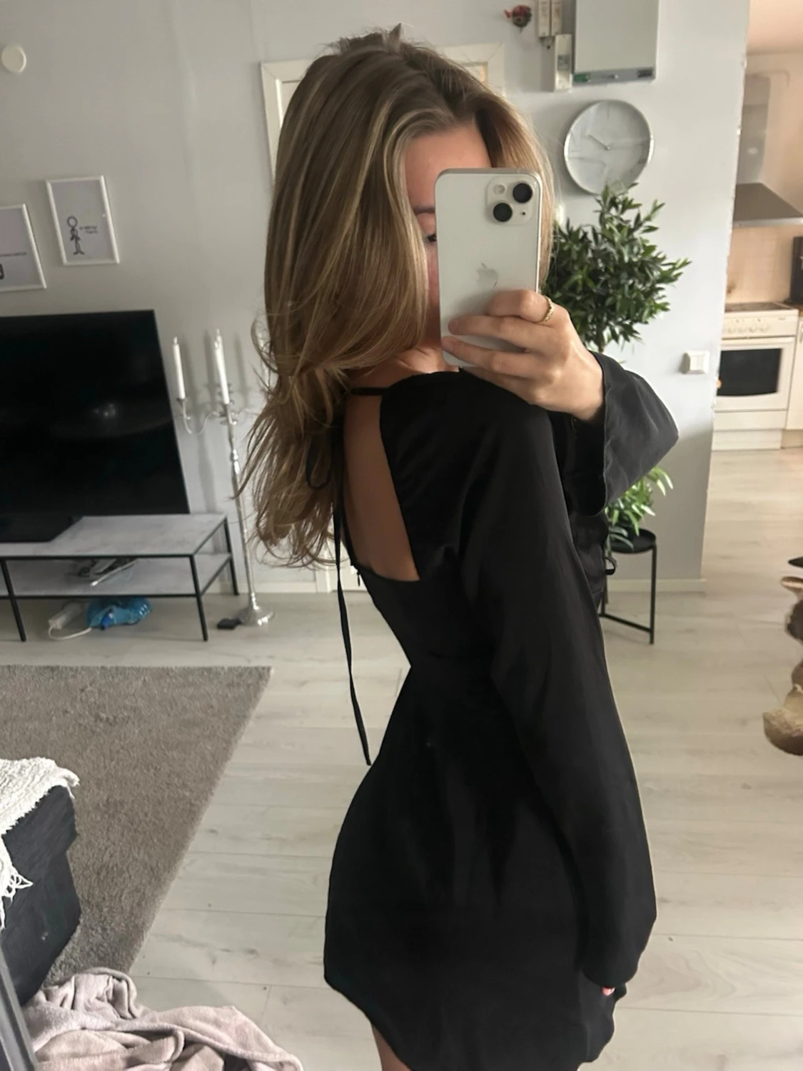 Svart kort klänning med snörning - 2