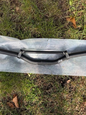 Svart str8 styre  - Säljer ett svart styre från str8. Ny pris 349 kr. 