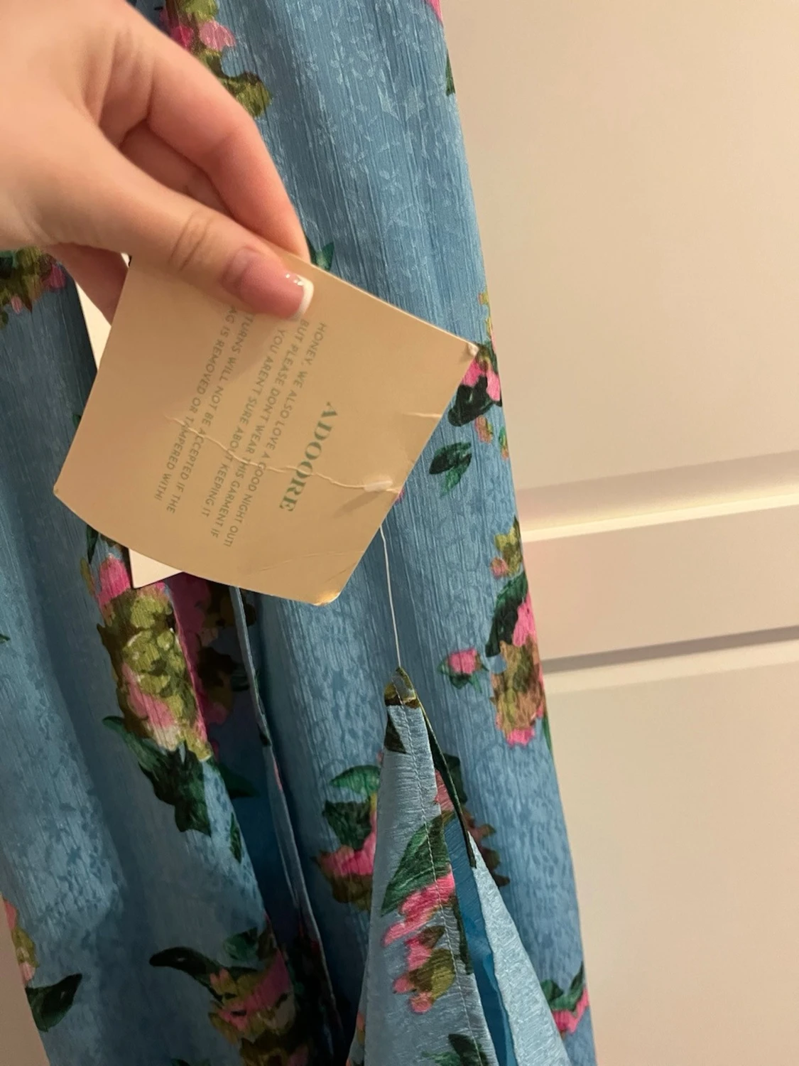 Blommig blå långklänning med snörning från Adoore - 4
