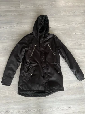 Svart jacka  - Aldrig använd så nyskick
