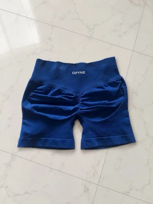 Marinblåa DFYNE shorts  - Snygga DFYNE short i storlek S. Färgen heter Deep sea och modellen är impact. Hör av er vid funderingar!💙
