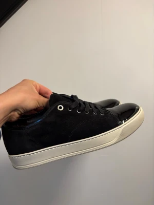 Lanvin captoes DBB1 svarta - Snygga svarta sneakers från Lanvin Box + dustbags medföljer. Storlek 8UK