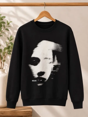Svart Långärmad med Trendigt Tryck  - Storlek: M, Material: 100 % Polyester, utmärkt skick!
