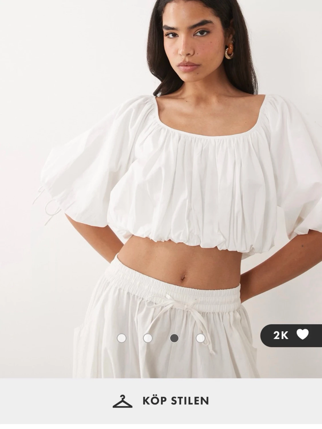 Vit croppad blus med puffärmar