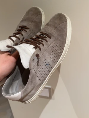 Tods skor - Snygga och unika todskor med unik design. Nypriset på skorna är runt 4-5 tusen mitt pris är 999. Skriv om intresserad