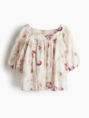 Blommig blus HM - Söt blus med puffiga ärmar ifrån H&M i stl XS och den är helt oanvänd, endast testat. Köptes förra året men kom tyvärr aldrig till användning !!Slutsåld online på alla storlekar. 