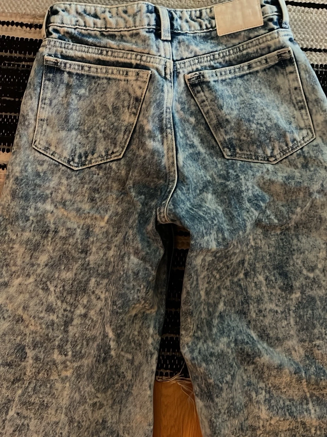 Acid wash jeansshorts från Weekday - 3