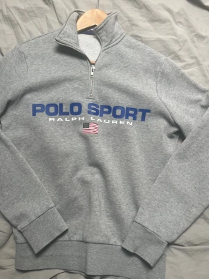Ralph Lauren Polo Halfzip - Grå Halfzip tröja från ralphlauren. Bra kvalitet. 