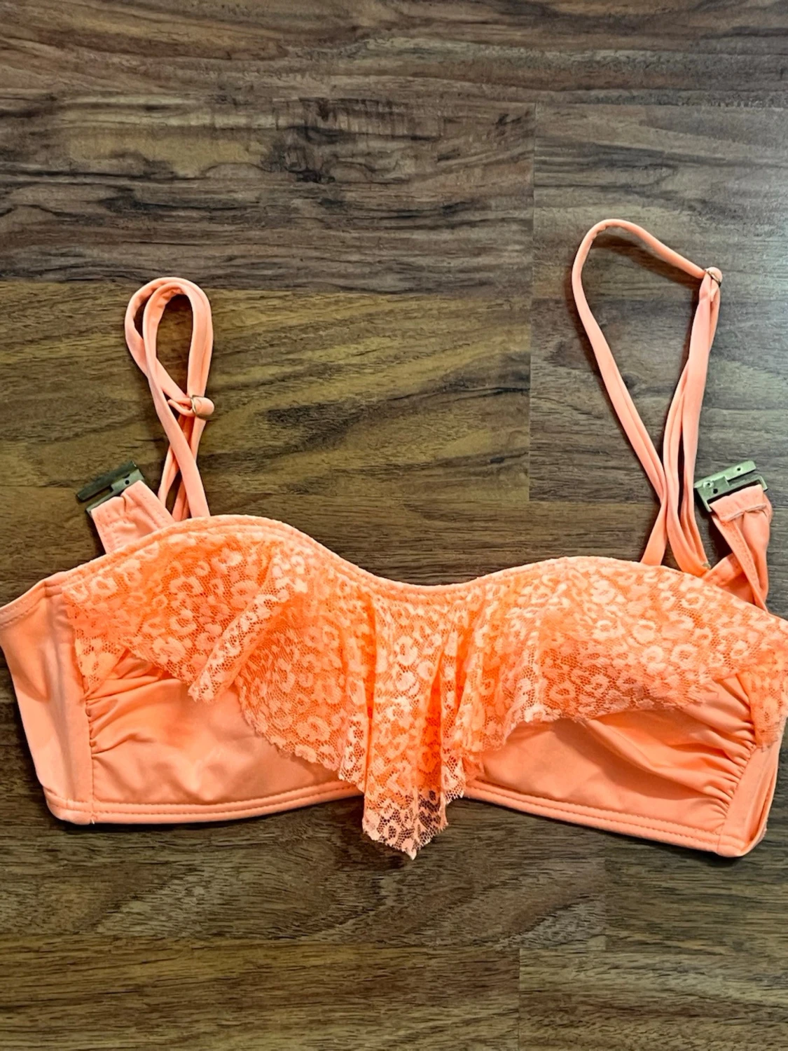 Orange bikiniöverdel med spetsvolang - 1
