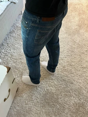 Tiger of Sweden jeans  - Tiger of Sweden jeans Evolve | skick 9/10 | Storlek 33/34 | Pris - 399kr | Modellen är ca 181cm lång | Hör av dig vid minsta fråga eller fundering!!