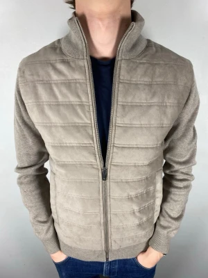 Reiss mocka cardigan  - Size S | bra skick, liten defekt där bak | Modellen är 184, 74 kg | Hör av dig vid frågor!