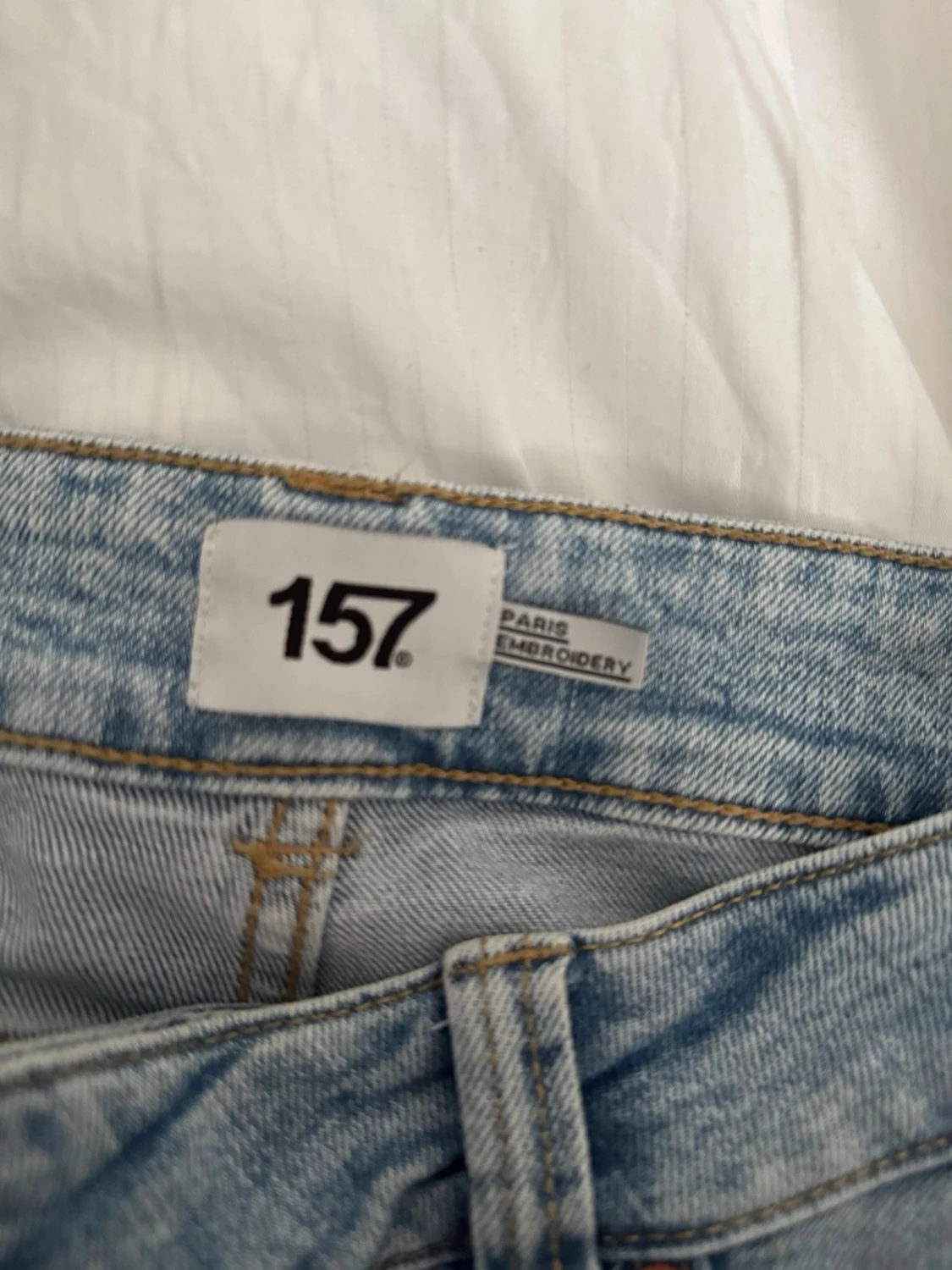 Ljusblå bootcut jeans med brodyr - 4