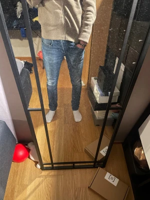 Dondup jeans - Schyssta dondups storlek 30. Passar mellan 175-190 i längd ungefär. 1m långa är dom och i bra skick