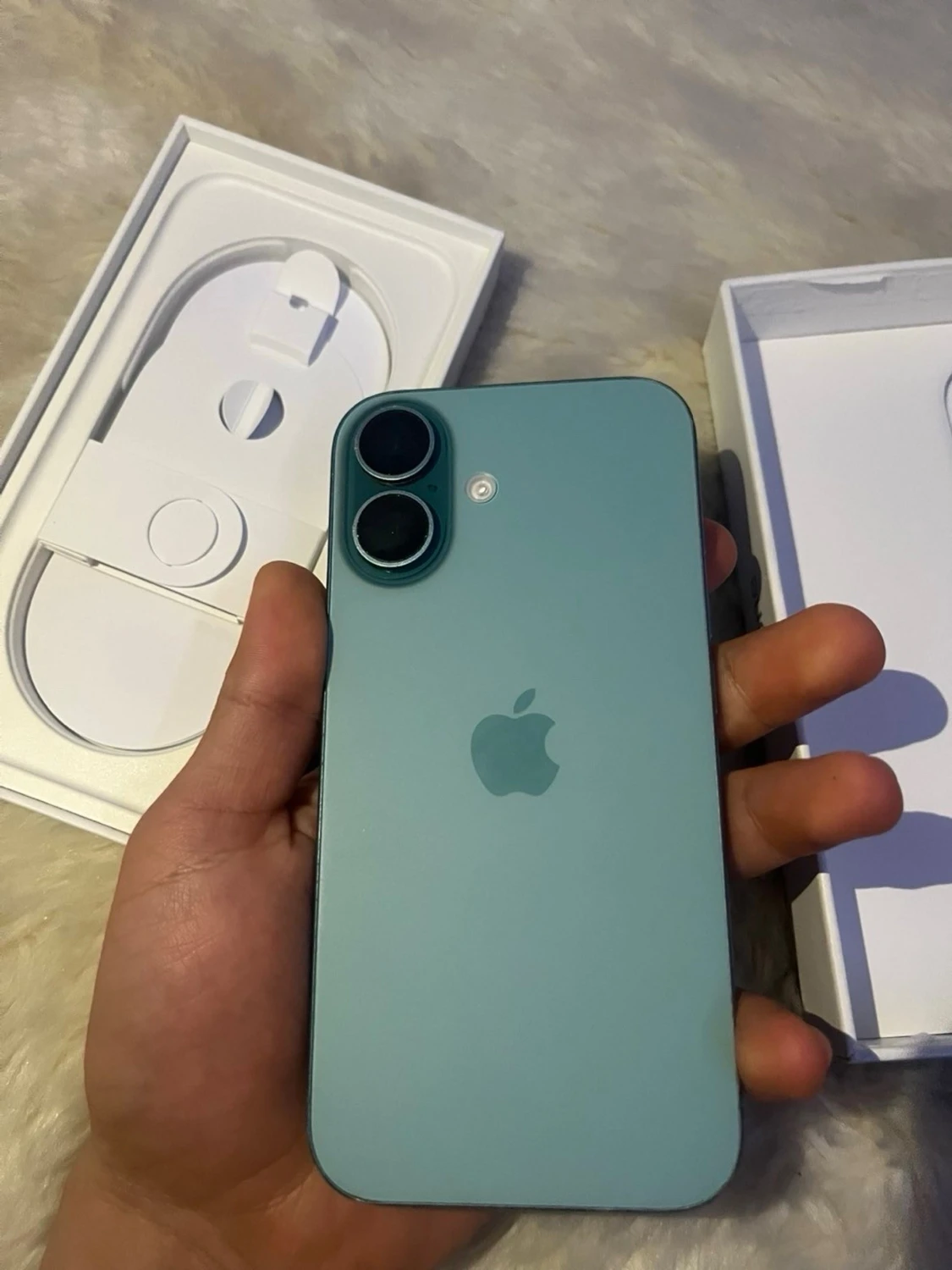 Iphone 16 turkos - 1