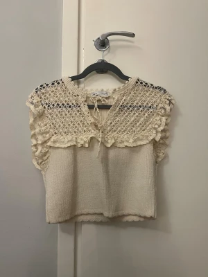 Topp - Säljer en fin stickad topp från Zara