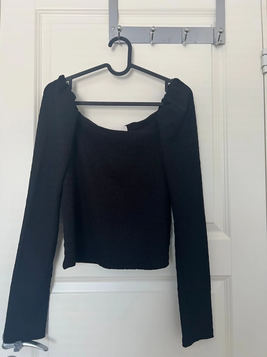 Svart långärmad topp med puffärm - 2