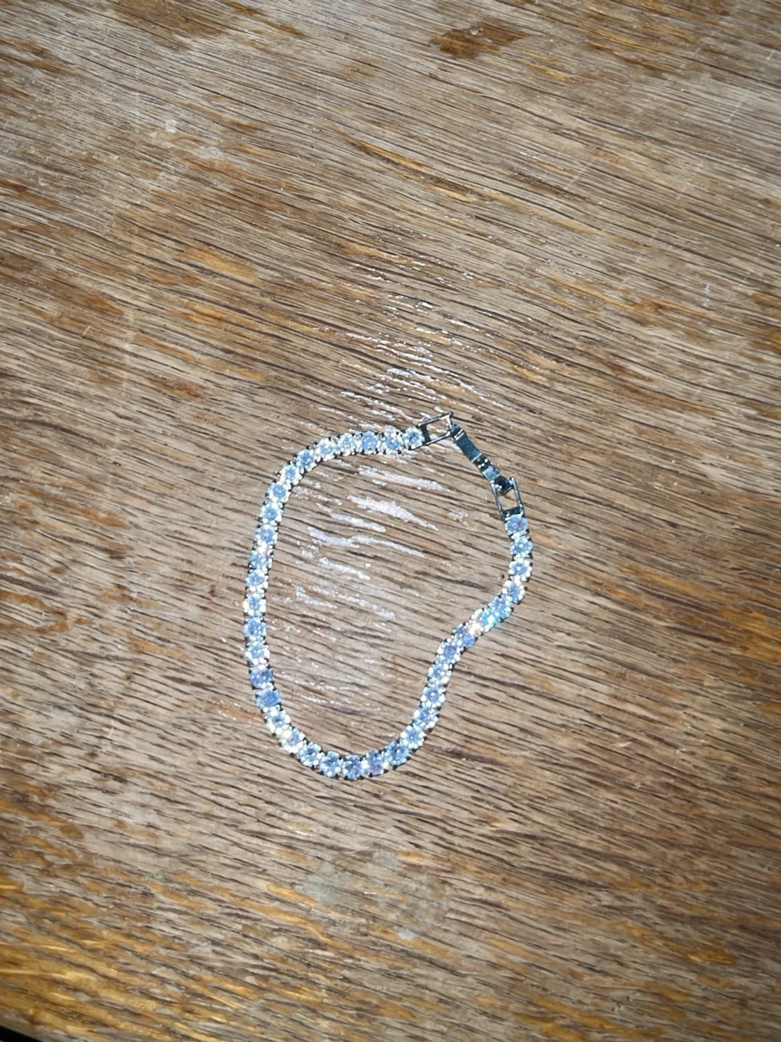 Silverfärgat tennisarmband med stenar - 2