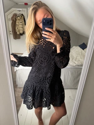 Dröm klänning - Såå fin hålbroderad klänning i S🫶🏼🫶🏼 jag är 173! 