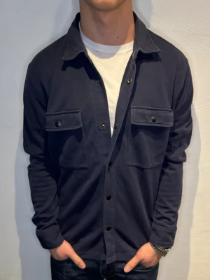 Overshirt  - Strl - L | Skick - 10/10 | Nypris - ca 1500kr | Vid minsta lilla fundering är det bara att höra av sig!