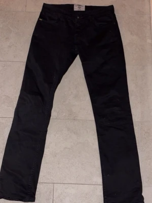 Tiger of Sweden jeans - Tiger of Sweden jeans! Nypris=1299 säljs för=350 skick=7/10 storlek=29 Tveka ej på att höra av dig vid frågor eller funderingar!